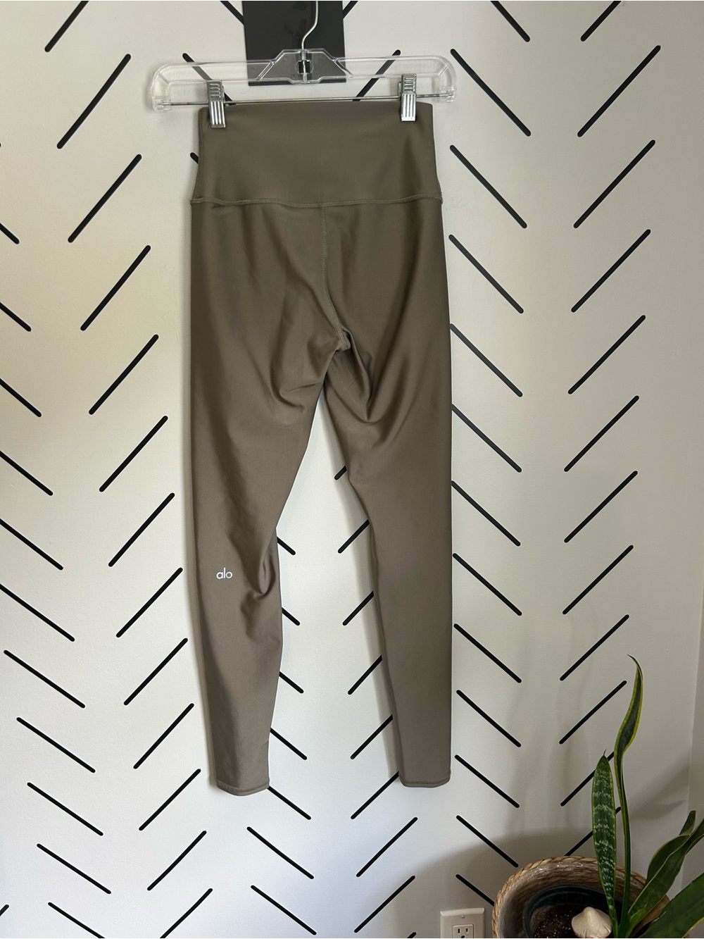 ALO yoga 7/8 High-Waist Airlift Legging